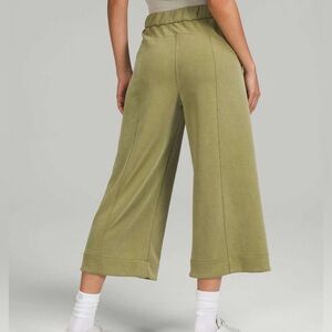 Lululemon Wide Leg High-Rise Culotte Cropped Softstreme Pants Sz 6 Green